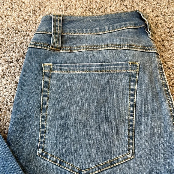 CAbi Midrise Ankle Jeans, Size 6, NWOT - Picture 2 of 5